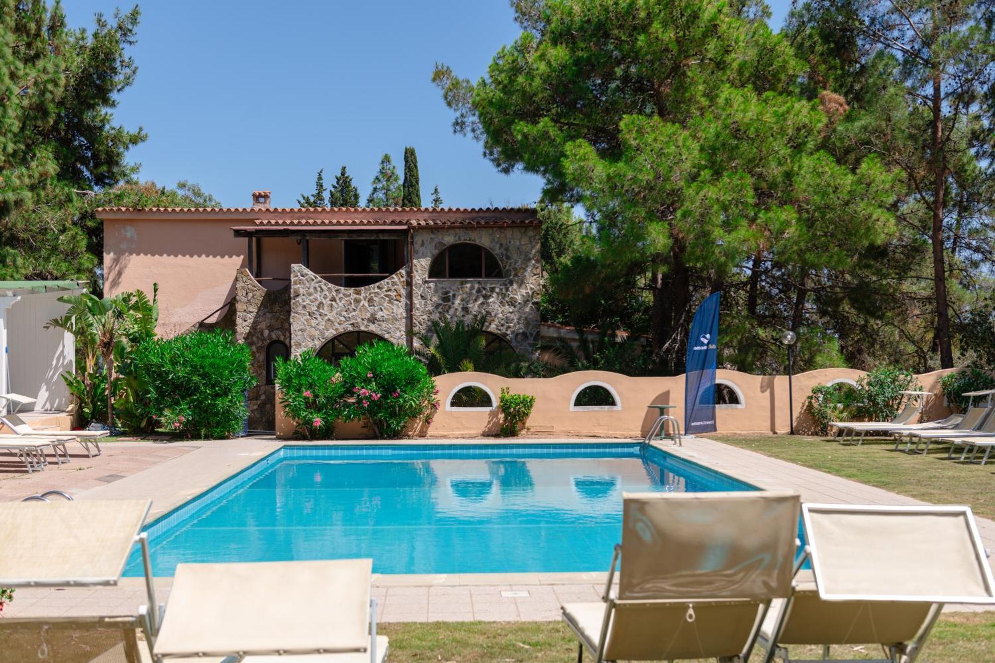 Hotel Amareclub Rocca Dorada Santa Margherita di Pula Exteriér fotografie