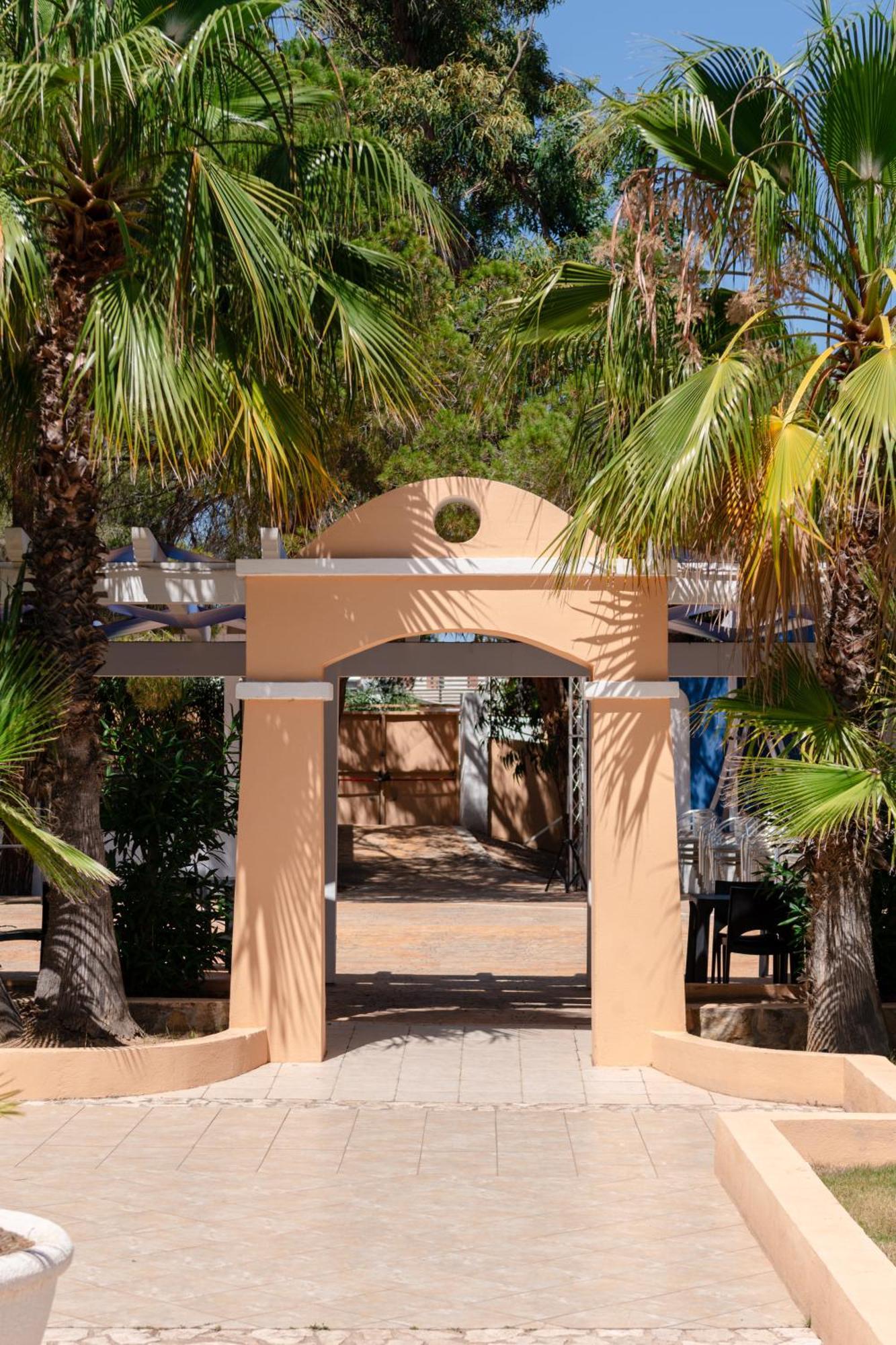 Hotel Amareclub Rocca Dorada Santa Margherita di Pula Exteriér fotografie