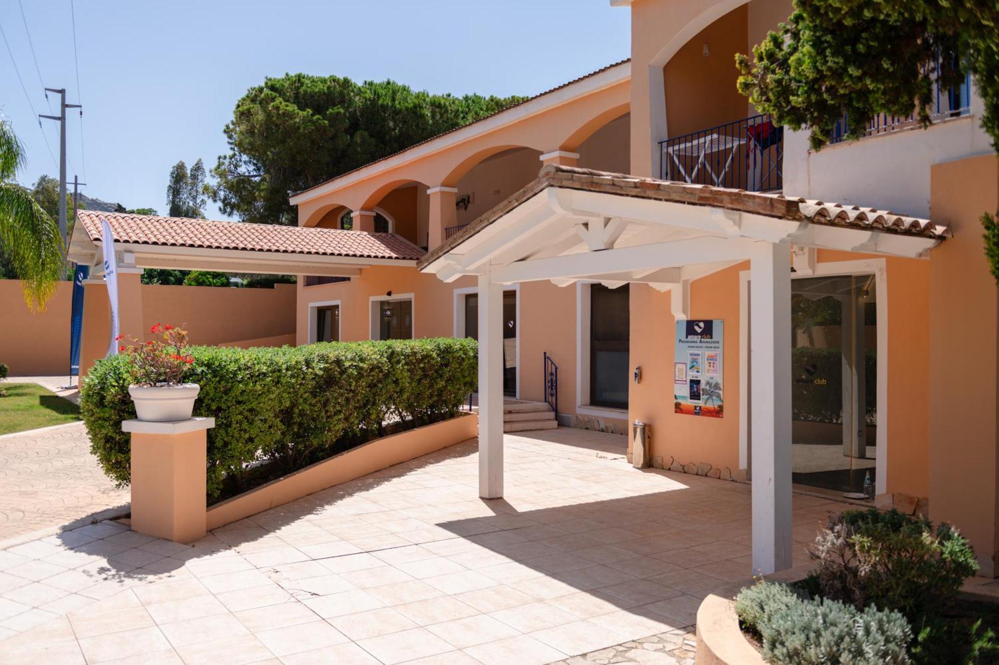 Hotel Amareclub Rocca Dorada Santa Margherita di Pula Exteriér fotografie