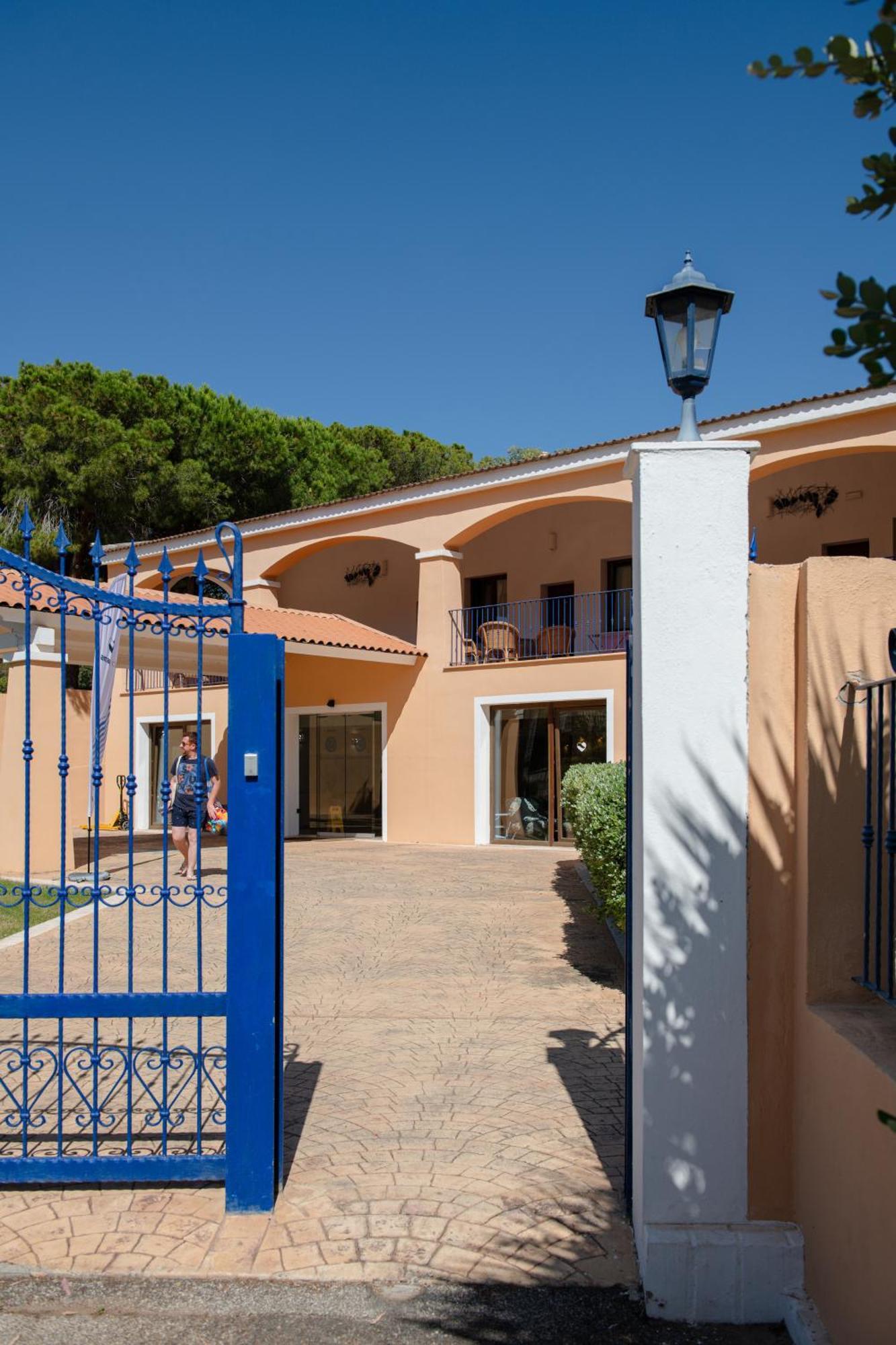 Hotel Amareclub Rocca Dorada Santa Margherita di Pula Exteriér fotografie